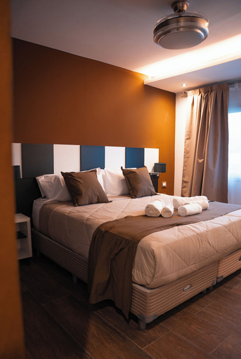 Room 4, Takua Hotel Serrano, La Capital