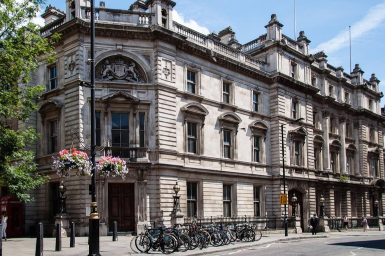 Room 5, West End Drury Lane Modern 3 Bedroom Apt, London