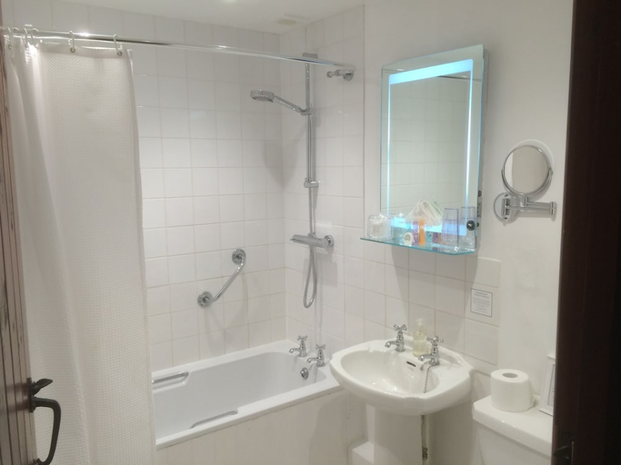 Bathroom, Yalbury Cottage, Dorset