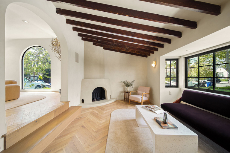 Others 5, Bella Villa, Los Angeles