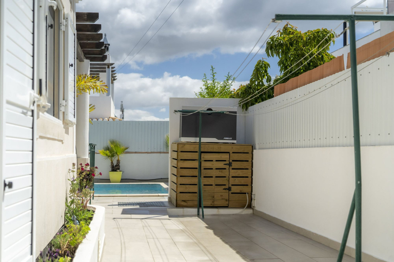 Room 2, FU1 in Moncarapacho With 6 Bedrooms and 6 Bathrooms, Olhão