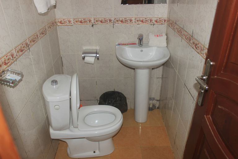 Bathroom 3, Liza Hotel, Mfoundi