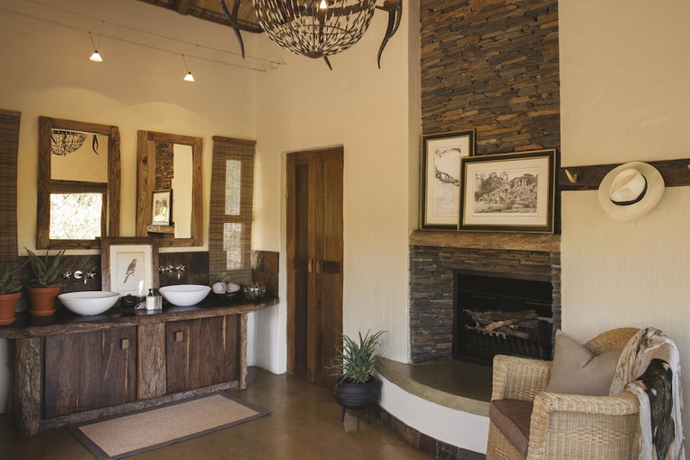 Bathroom 4, Tuningi Safari Lodge, Ngaka Modiri Molema