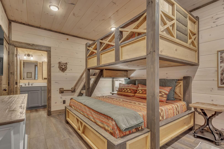 Room 5, Friendly Bear Plunge is a 5br/5ba Vacation Retreat Complete With Beautiful Views, Sevier