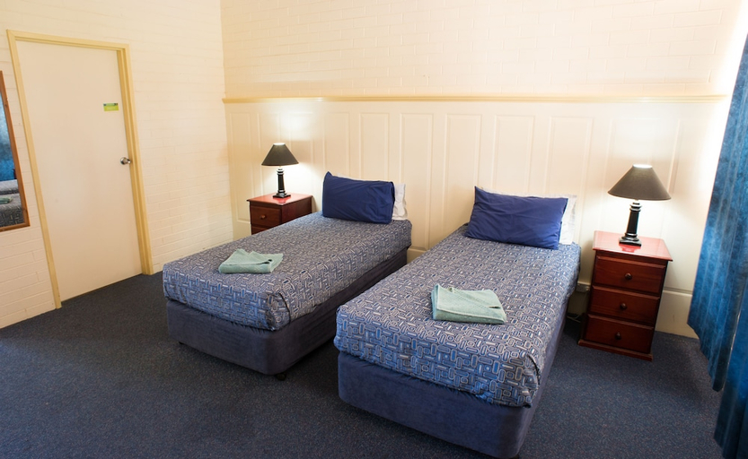 Bedroom 2, Kalbarri Palm Resort, Northampton