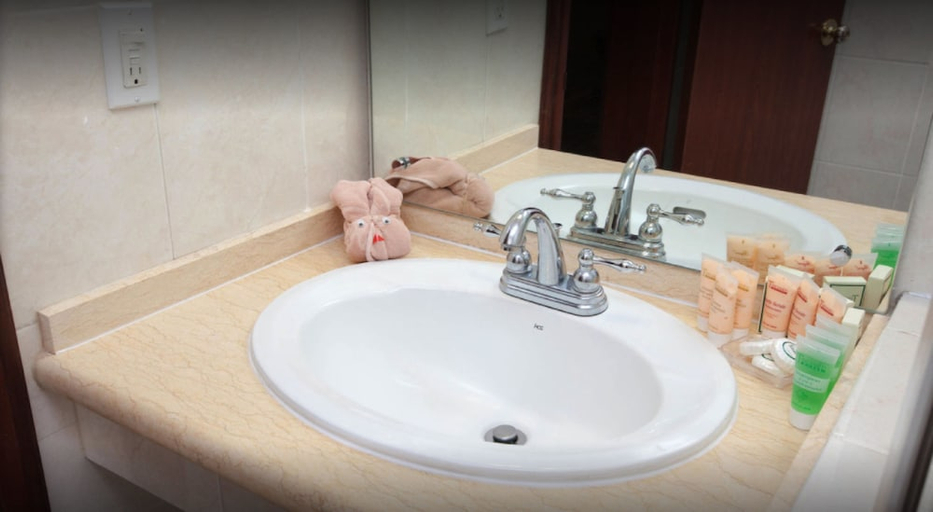 Bathroom 5, Toscana Inn, Panamá