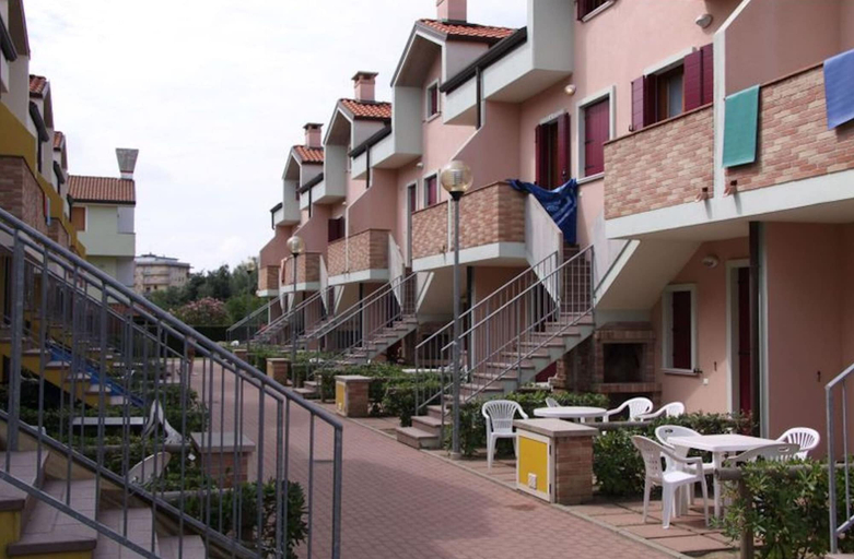 Front of property 4, Poolside Escape in Rosolina-beahost, Rovigo