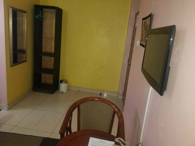 Others 5, Hotel Hensek, Kampala
