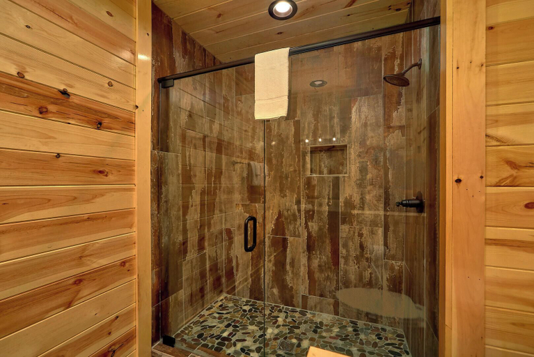 Bathroom 4, Swimmin' Hole Lodge, Sevier
