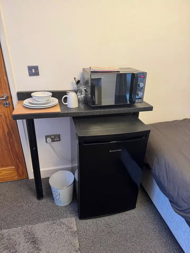 Room 3, Studio Sleeps 2 With Parking, Derby