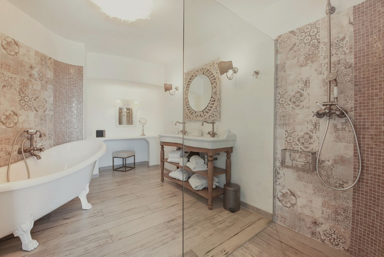 Bathroom 4, Hostellerie Du Moulin Des Oliviers, Corse-du-Sud
