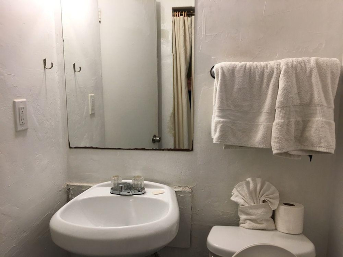Bathroom 4, Motel San Diego - In San Diego (Pacific Beach), San Diego
