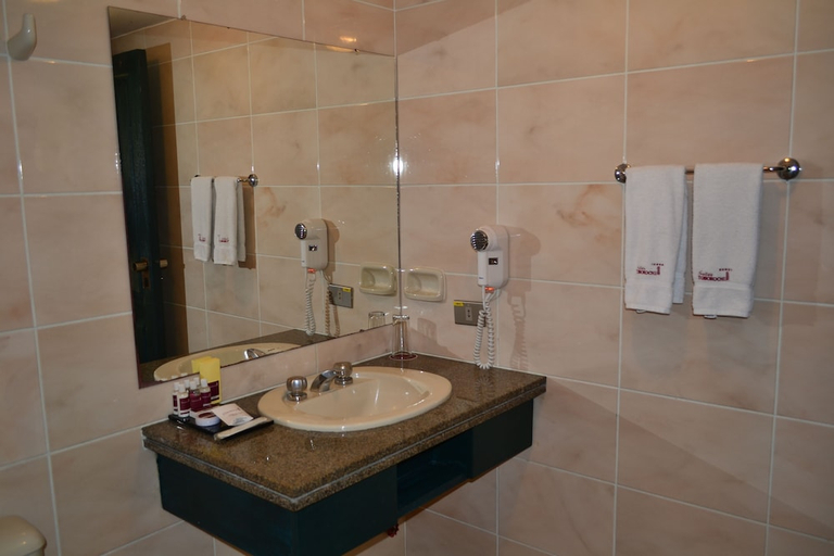 Bathroom 5, Toborochi Suites, Andrés Ibáñez