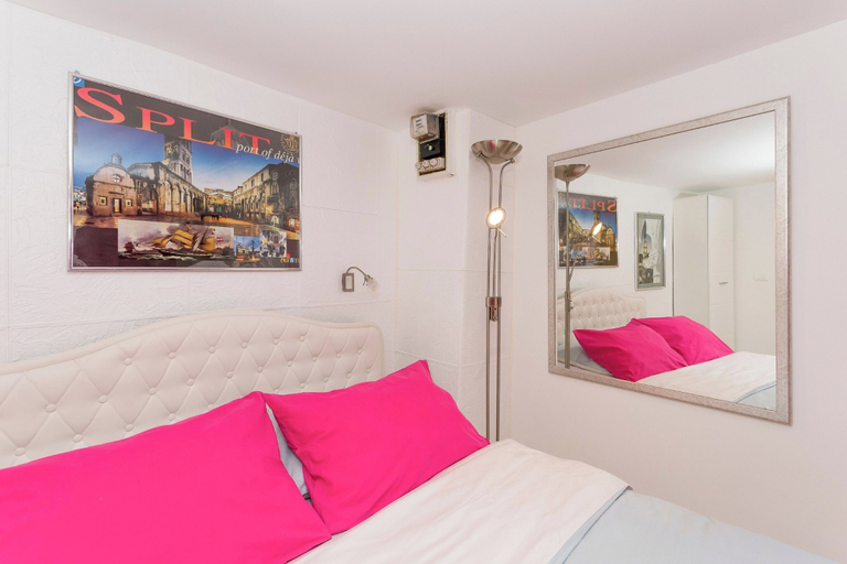 Room 2, Modern and Practical Studio in the Heart of Split, Split