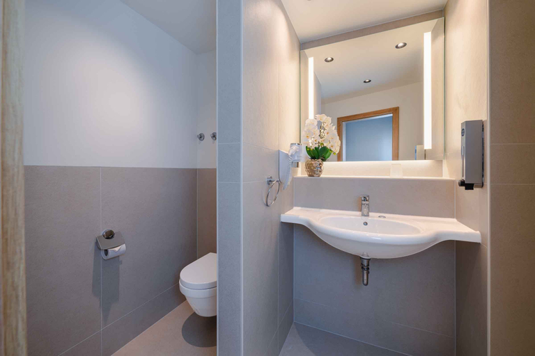 Bathroom 3, PLAZA INN Koln Pulheim, Rhein-Erft-Kreis