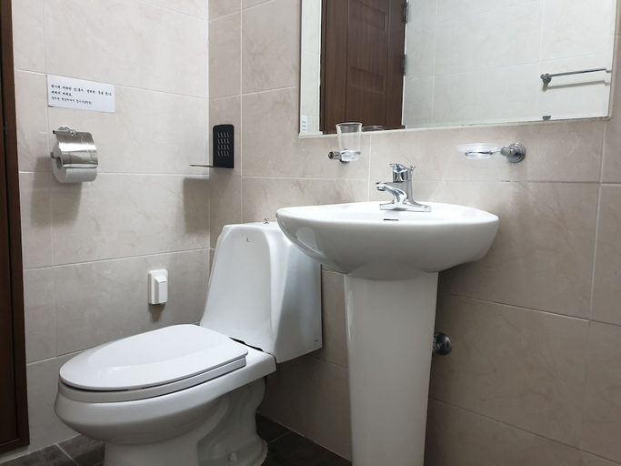 Bathroom 3, Damyang Meta Pension, Damyang