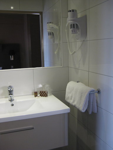 Bathroom 3, Moka Hotel, Deux-Sèvres