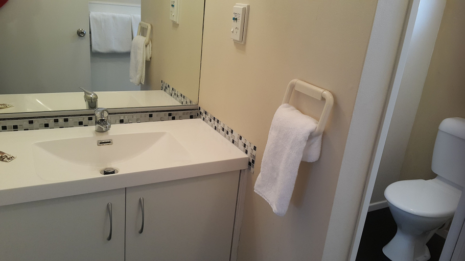 Bathroom 4, Six on Union, Rotorua