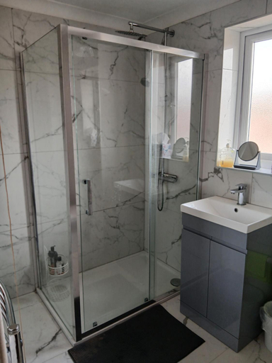 Bathroom 2, Milton Keynes Lettings, Milton Keynes