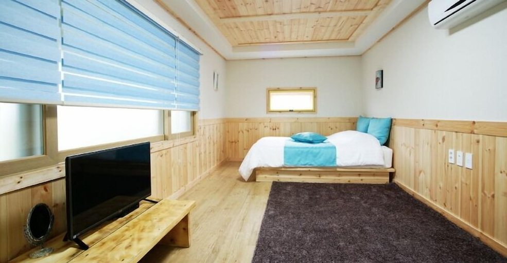 Bedroom 2, Jeju Gotjawal Geomoon Oreum Pension, Jeju