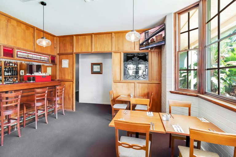 Food & Drinks 4, Prince of Wales Motor Inn, Wagga Wagga - Pt A