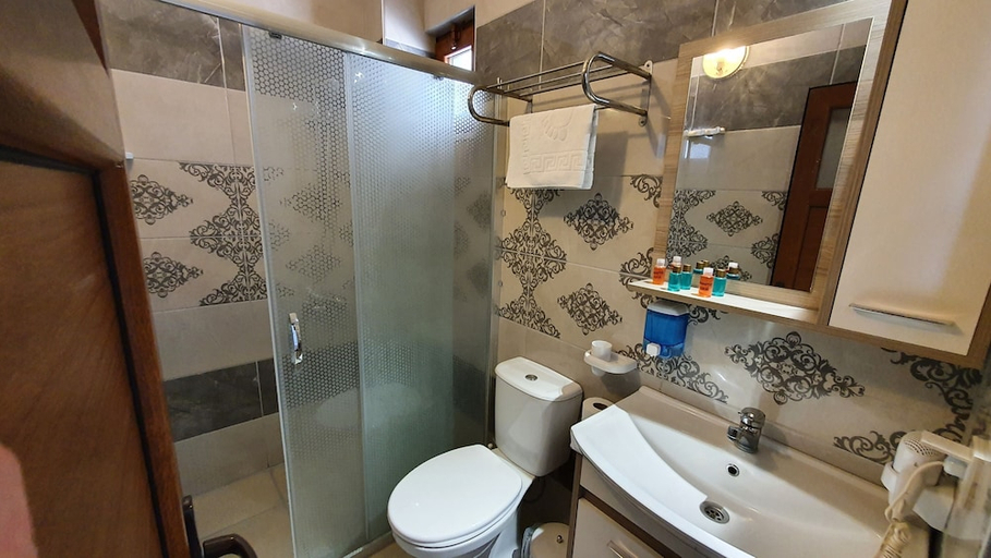 Bathroom 3, Nazan Motel & Restaurant & Beach, Ayvacık