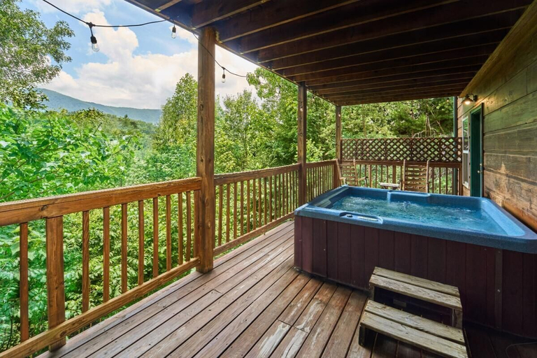 Outdoor spa tub, Simply Heaven in the Smokies, Sevier