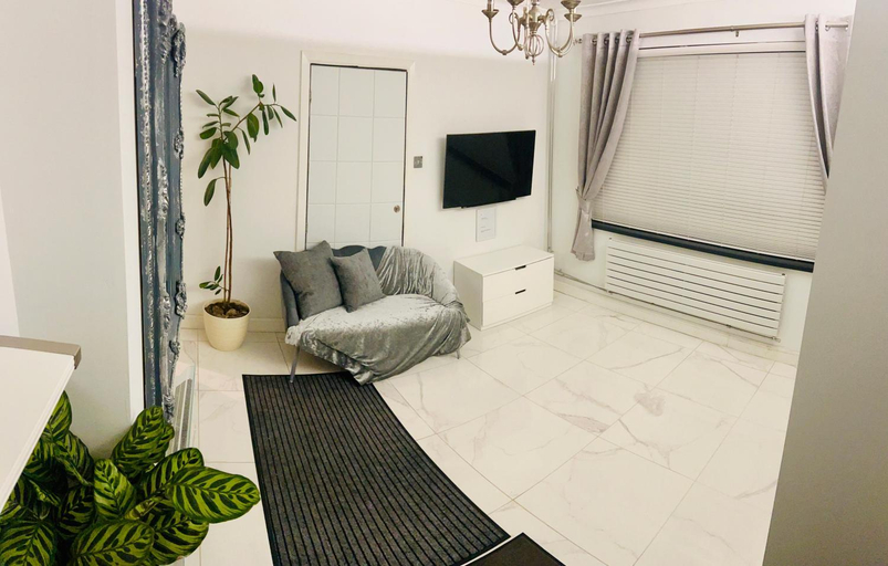 Others 2, Luxury studio apartment, Beckenham, London