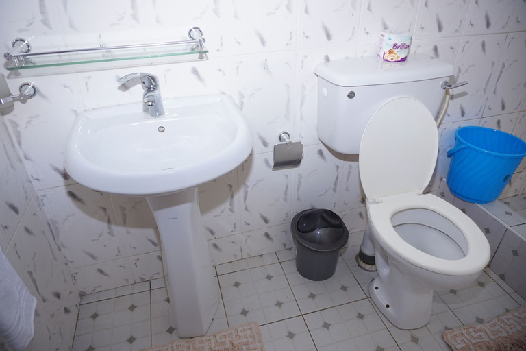 Bathroom 3, KCS Guest House, Tema