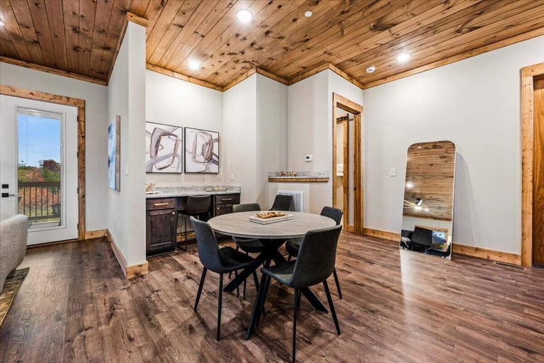 Interior 5, Lookout Lodge, Sevier