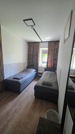 Room 5, AirNest24, Tarnowskie