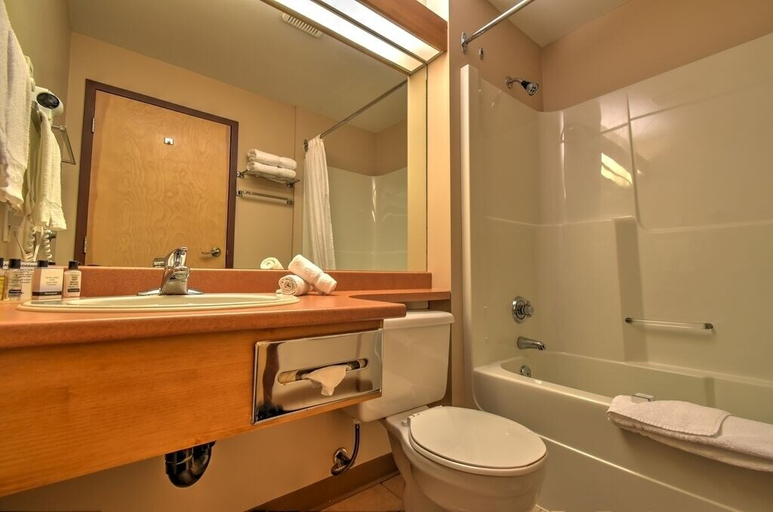 Bathroom, Inn at Big White, Kootenay Boundary