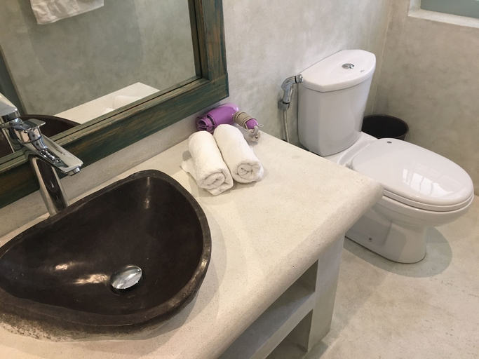 Bathroom 4, Parawa House, Galle Four Gravets