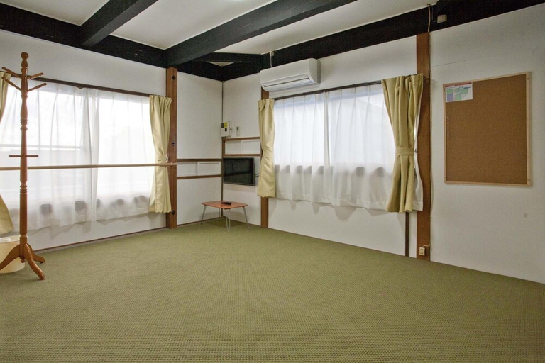 Bedroom 4, Dormitory Sandanya Guesthouse, Shirahama