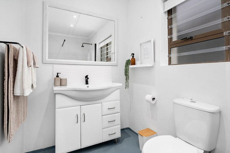 Bathroom 3, 8 on Nivenia, Overberg