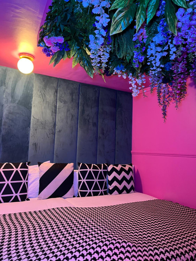 Others 5, Manchester's ONLY private party suite for 12 with Makeup Room, Manchester
