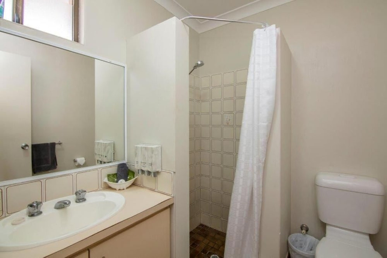 Bathroom 3, Cervantes Pinnacles Motel, Dandaragan