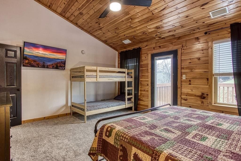 Room 5, Z - Modern Rustic, Sevier