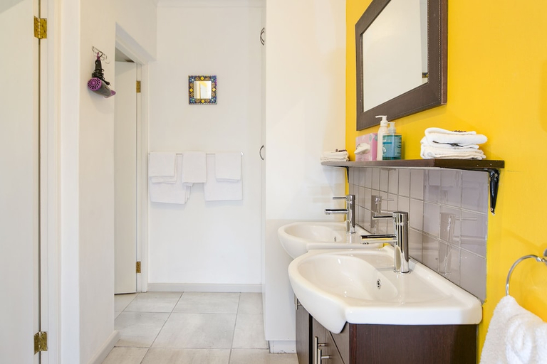Bathroom 4, Gubas De Hoek, Cape Winelands