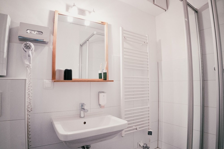 Bathroom 5, Hotel St. Georg, Düsseldorf