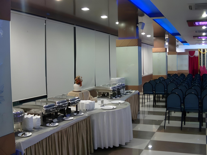 Food & Drinks 4, Pravasa Hotel by Sapphire, Vadodara, Vadodara