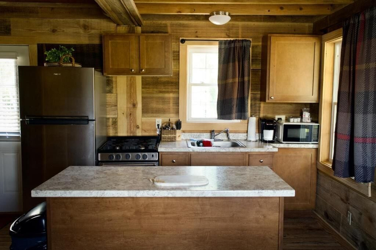 Private kitchen 4, Wanee Lake Golf & RV Resort, Turner