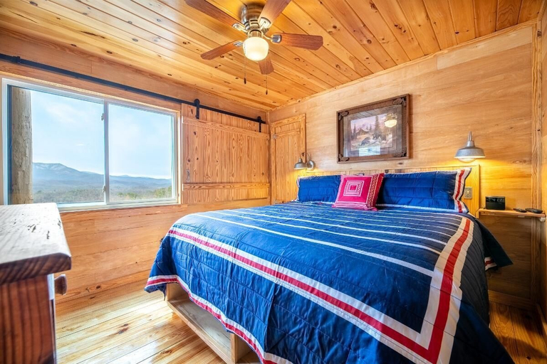 Room 5, Z - Black Bear Hideout, Sevier