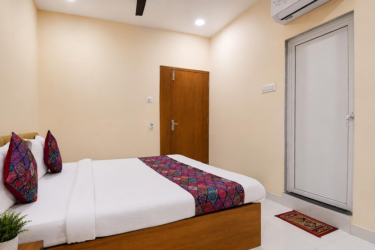 Others 2, Hotel Philips, Kolkata