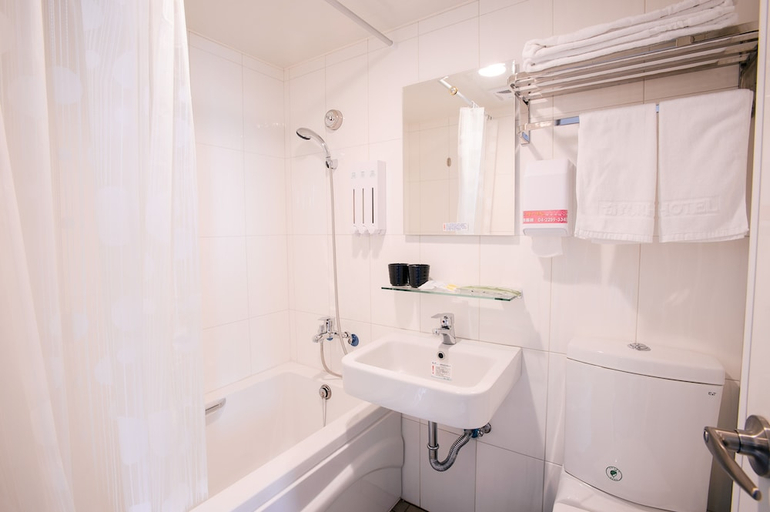 Bathroom 3, Kiwi Express Hotel - Chenggong Rd, Taichung