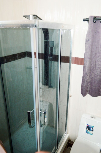 Bathroom 5, Inglesias Suites, Surulere