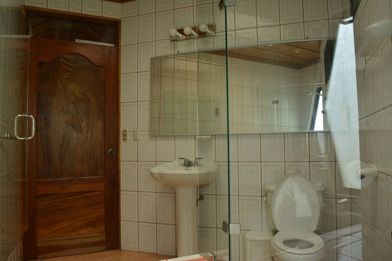 Bathroom 3, Vista Verde Lodge, Abangares