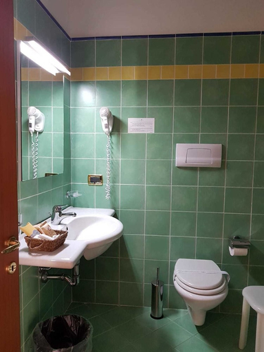 Bathroom 4, Paradiso Delle Madonie, Palermo
