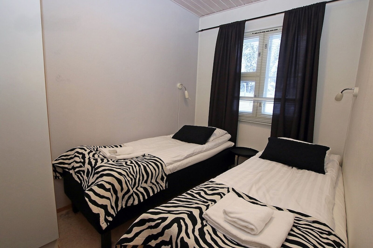 Bedroom 2, Kuukkeli Apartments Suite, Lapland