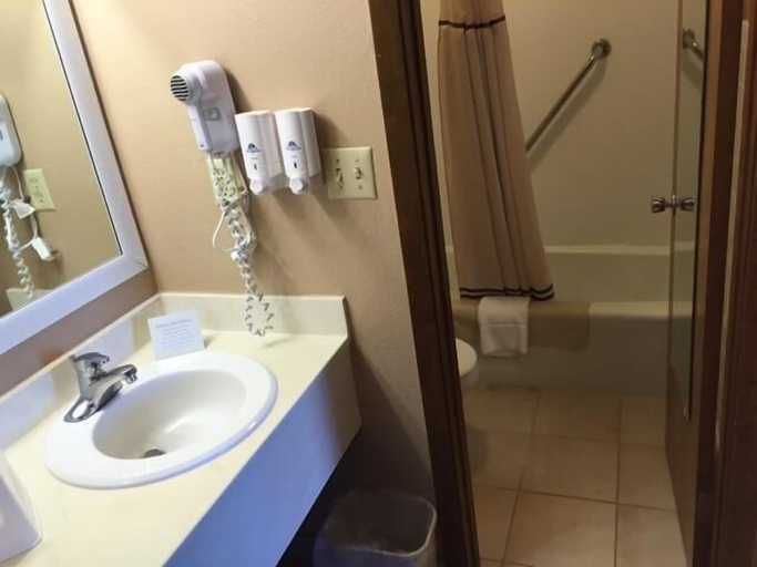 Bathroom 4, Americas Best Value Inn York, York